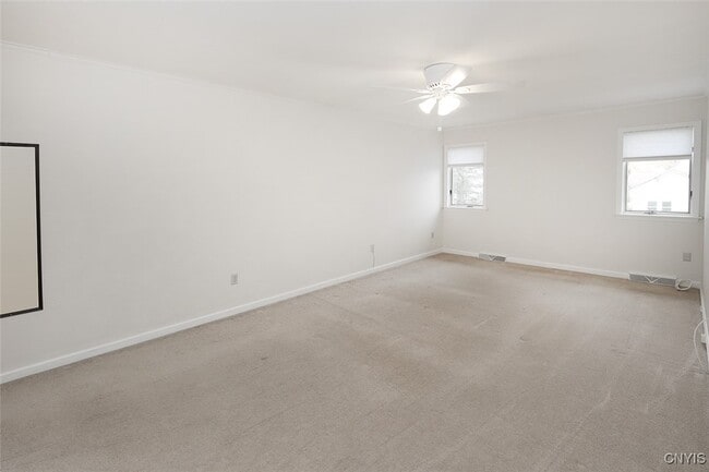 Building Photo - 442 Summerhaven Dr N