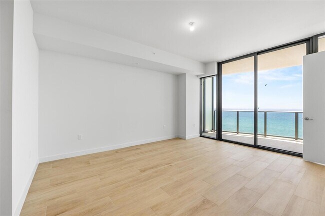 Building Photo - 900 N Ocean Blvd