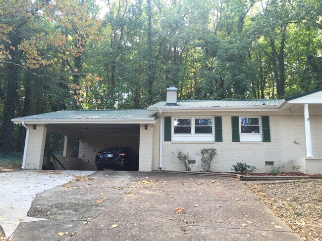 Building Photo - 1/2 off first month rent move in special