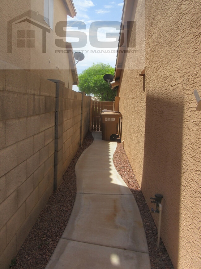 Building Photo - 8606 W Caribbean Ln