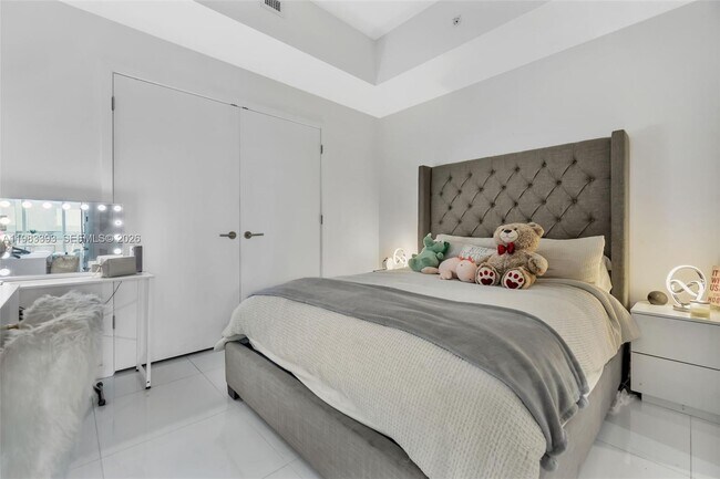 Building Photo - 851 NE 1st Ave