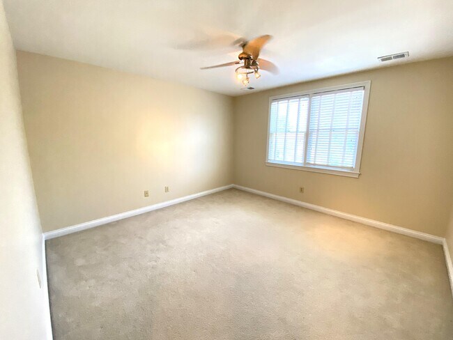 Building Photo - 4224 Evergreen Dr