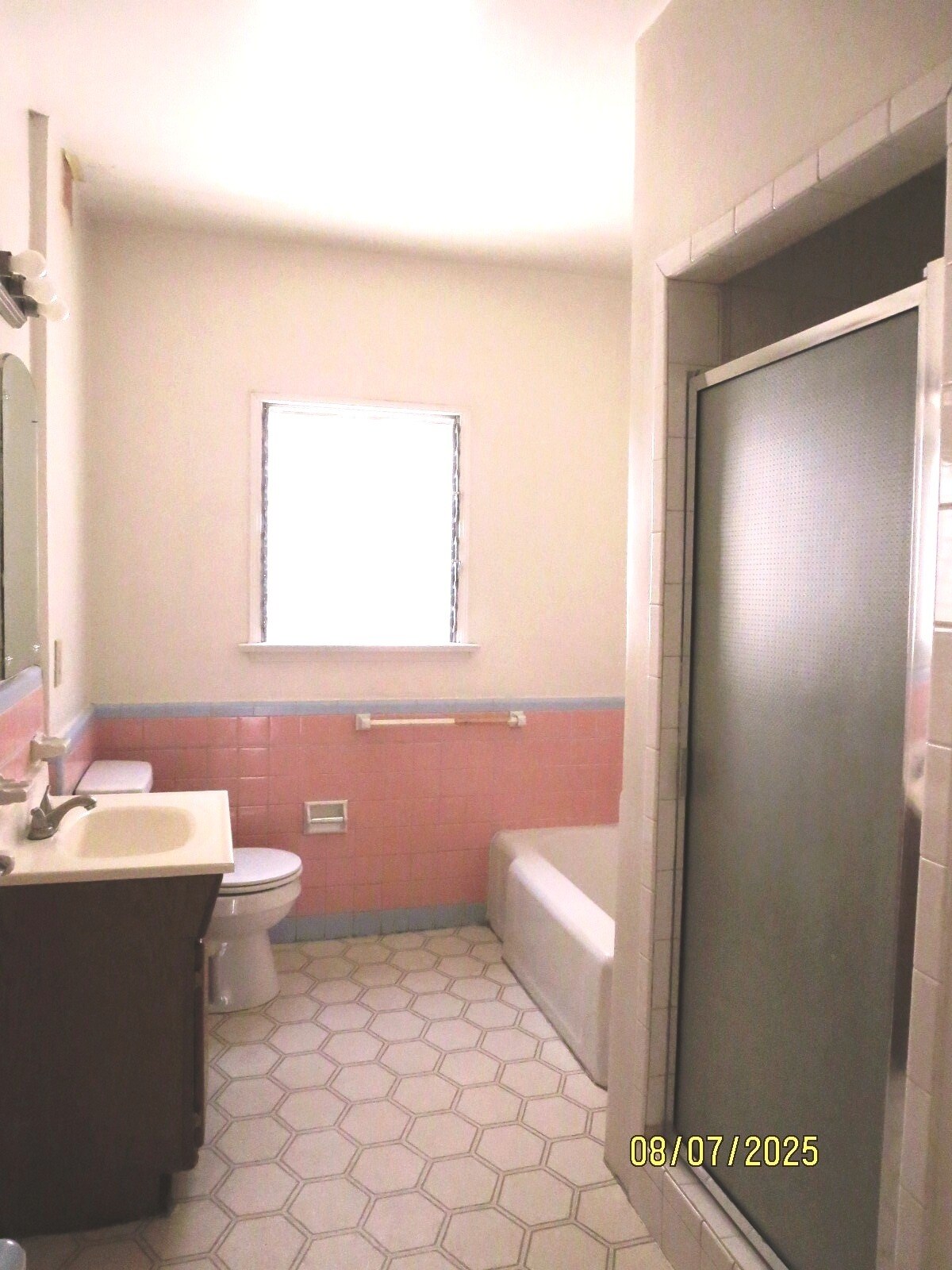 Bathroom - 5640 W 6th St