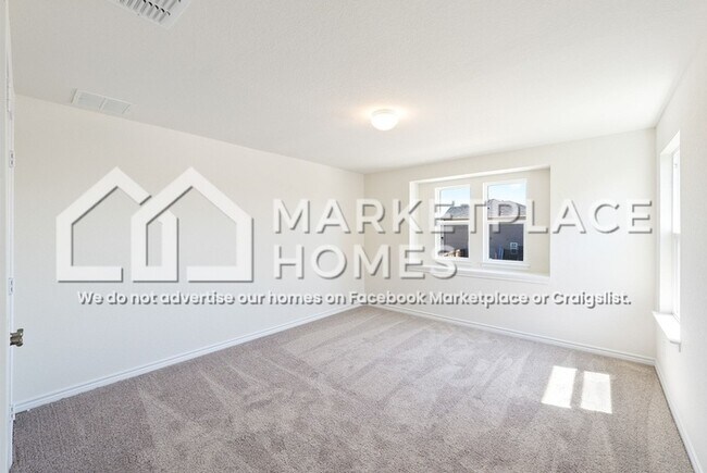 Building Photo - 4013 Woodside Dr