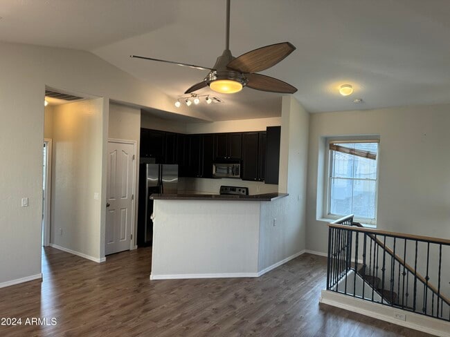 Building Photo - 446 N Alder Ct