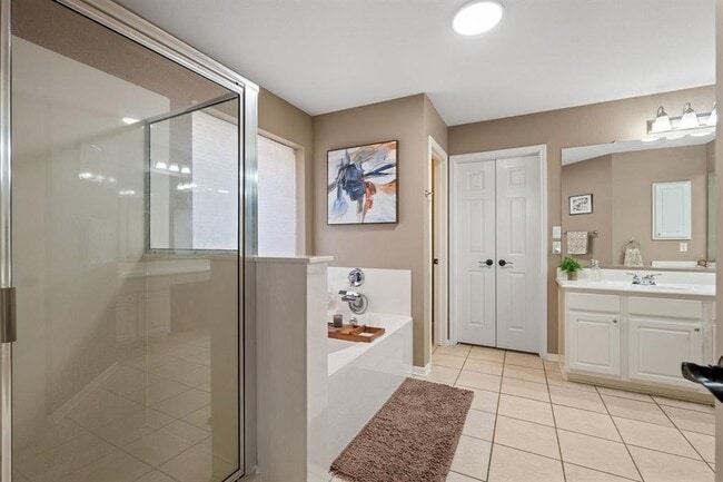 Building Photo - 13720 Shadowlawn Trace