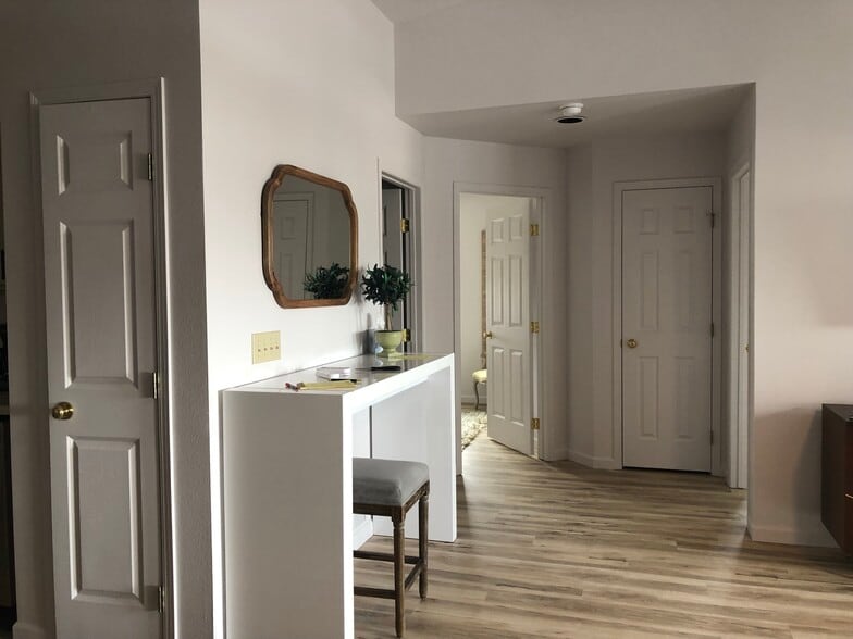 vaulted ceilings - 3505 Fallon St