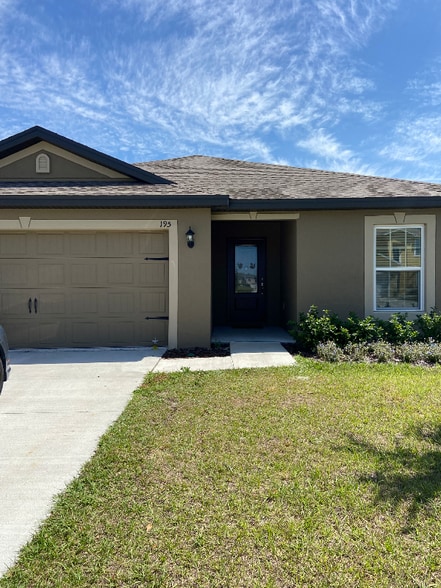 Building Photo - 195 Athabasca Dr