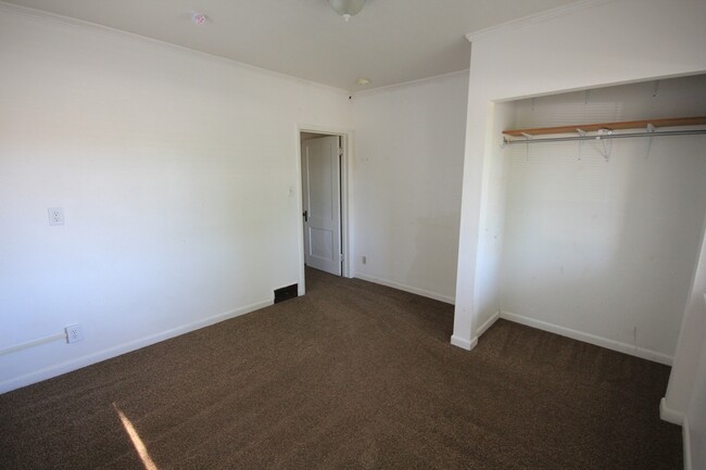 Building Photo - 3 Bed/1 Bath House, super close to BYU cam...