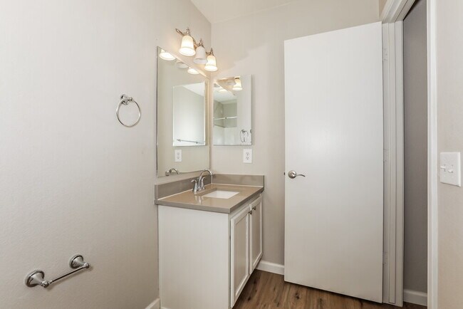 Building Photo - 1055 E Denim Trail