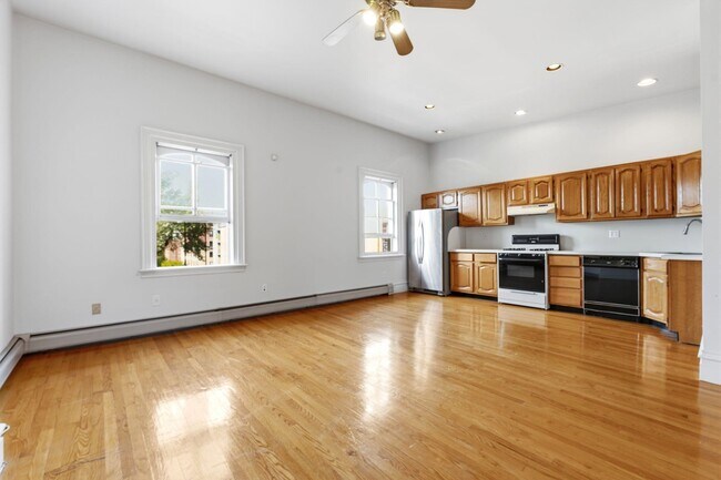Building Photo - 249 8th St