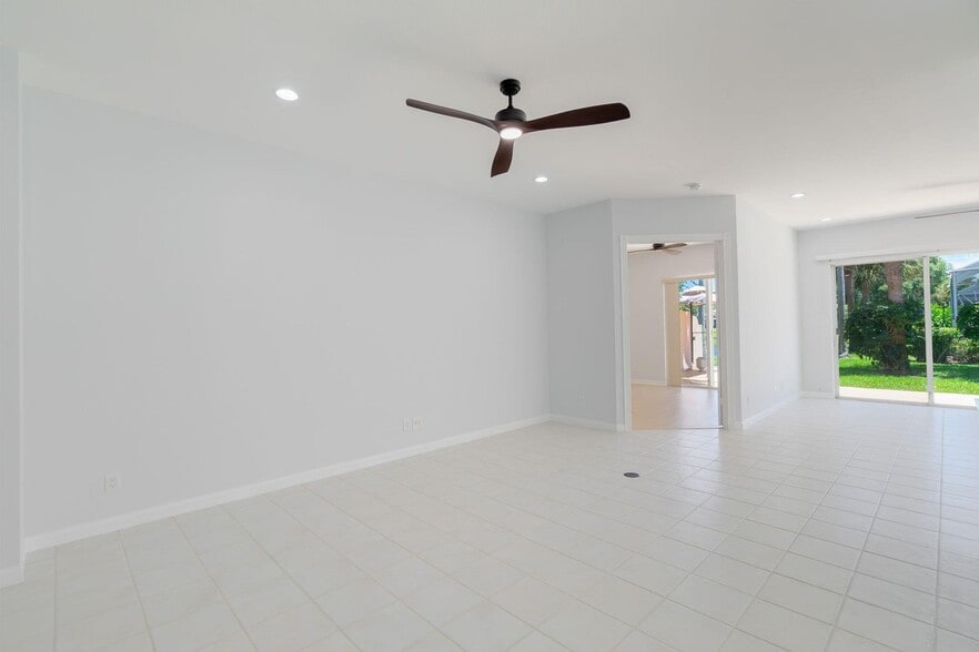 Building Photo - 4786 Blossom Dr