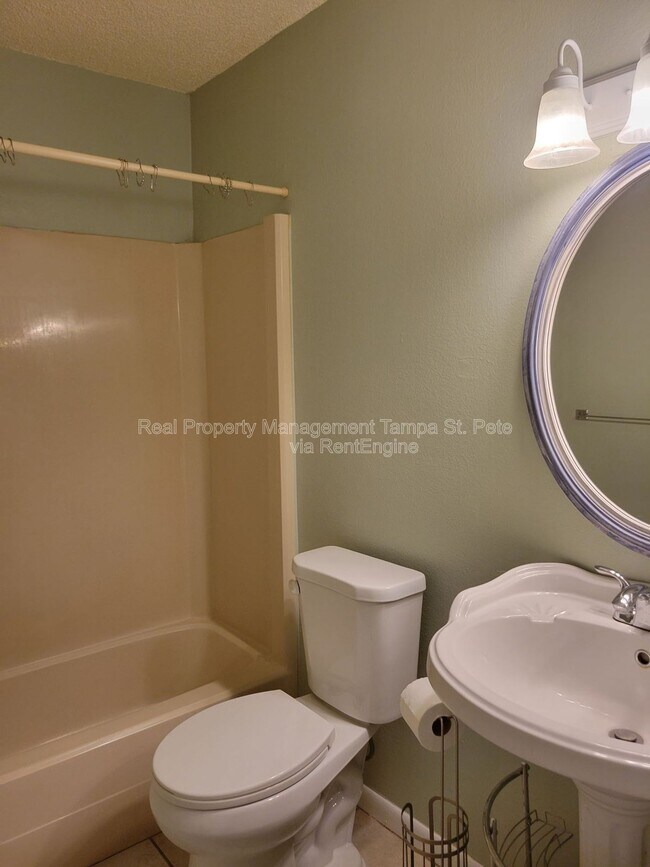 Building Photo - 4903 Myrtle Oak Dr