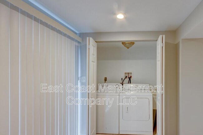 Building Photo - 8529 Ramort Dr