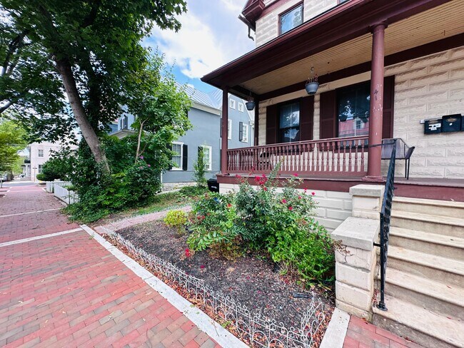 Building Photo - 410 S Loudoun St
