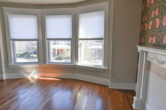 Building Photo - Beautiful Spacious Single Family on 2nd St