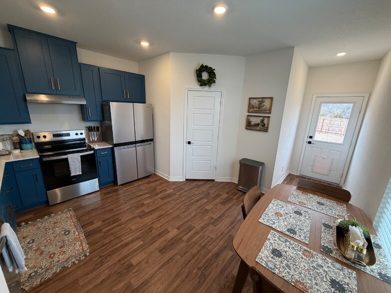 Building Photo - 15307 Oceanus Dr