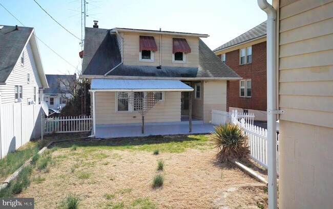 Building Photo - 623 Guilford Ave