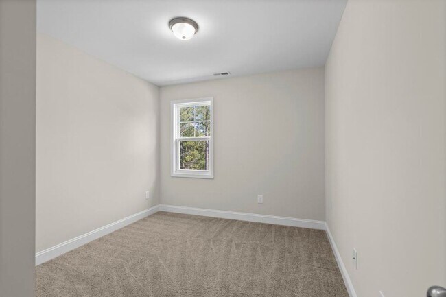 Building Photo - Beautiful Townhome!