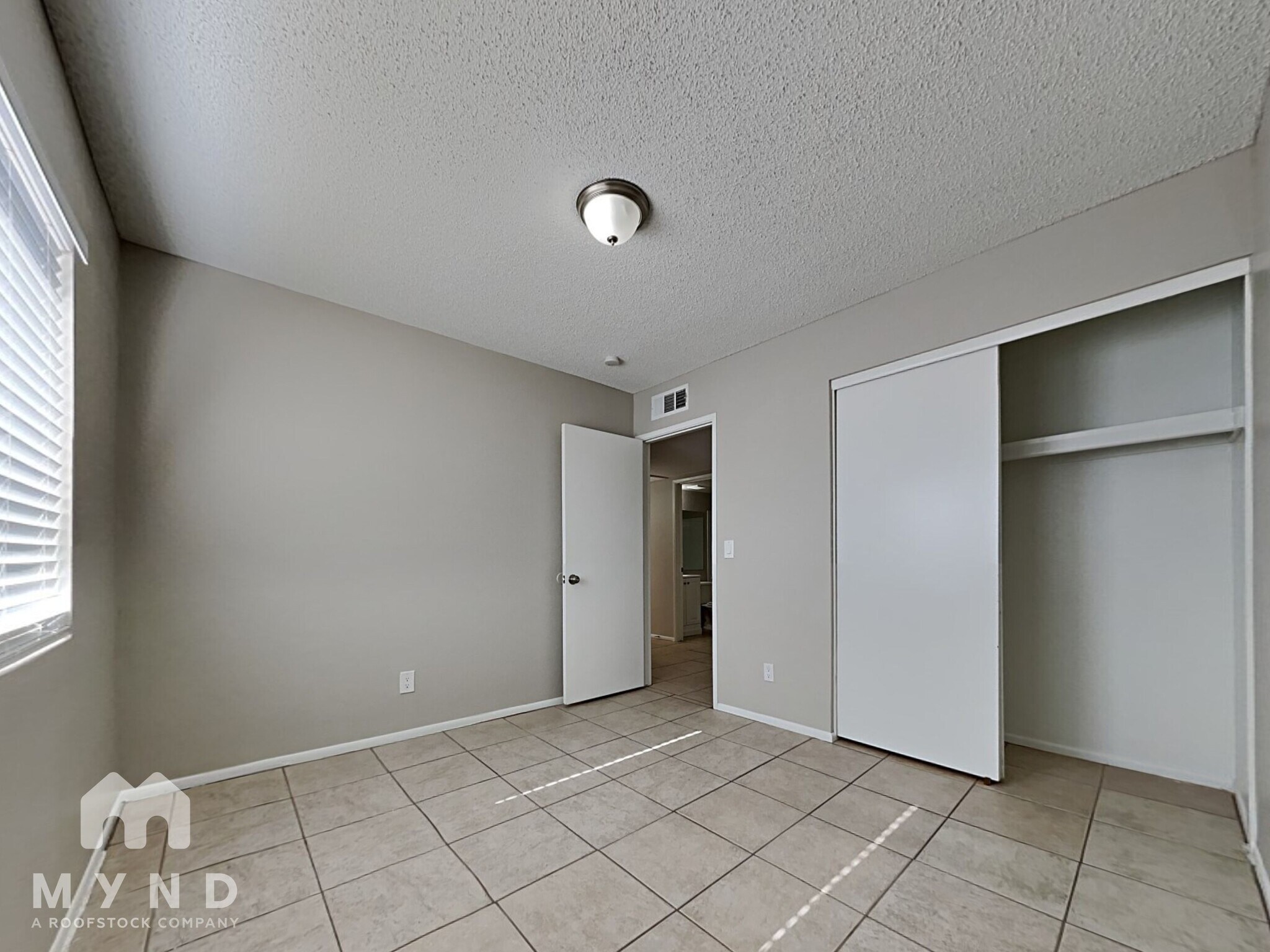 Building Photo - 11110 W Glenrosa Ave