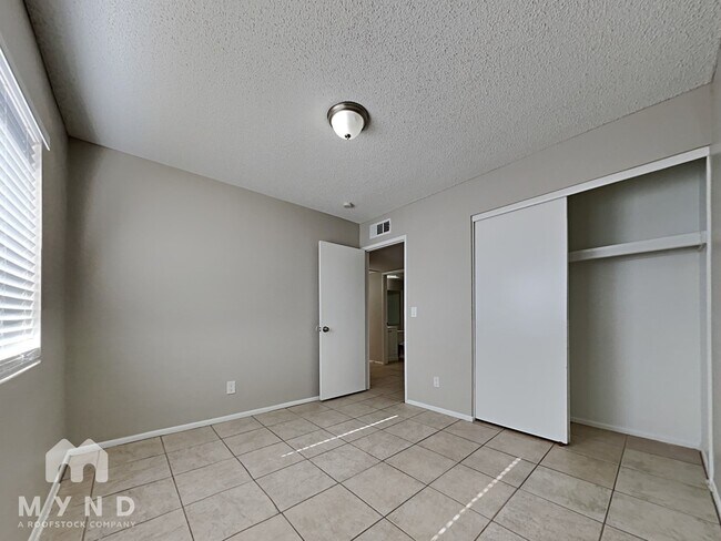 Building Photo - 11110 W Glenrosa Ave