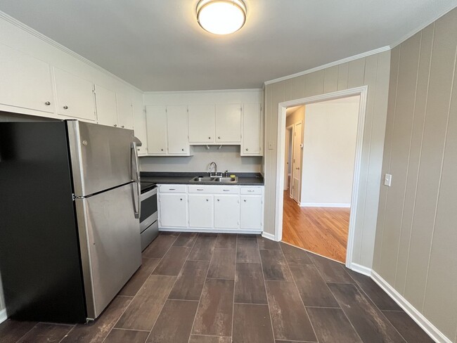 Building Photo - COMING SOON! 2 Bedroom Duplex Close to MTS...