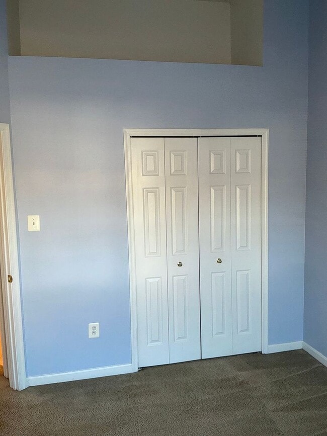 Building Photo - Very well maintained 3BR 2.5BA 3 level townhome located in the Milestone Community of Germantown