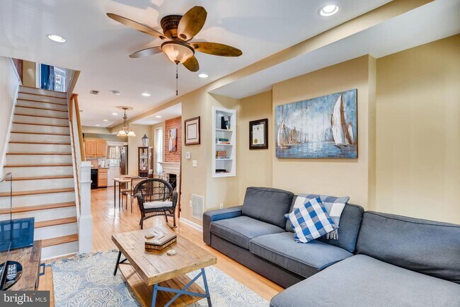 Building Photo - 819 S Potomac St