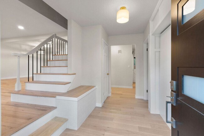 Building Photo - 4 Bedroom completely remodeled home in Fort Collins