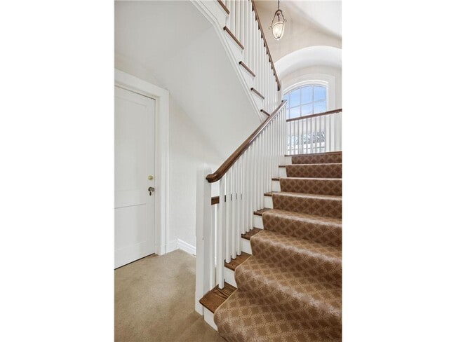 Building Photo - 2810 W Lake of the Isles Pkwy