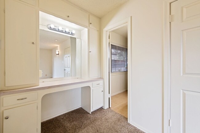 Building Photo - Available Now: Charming 3 Bed / 2 Bath in Rollingwood - Zoned to Eanes ISD - Large Yard