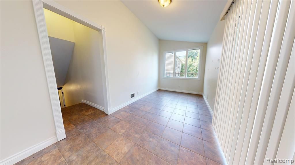 Building Photo - 3734 Buckingham Ave