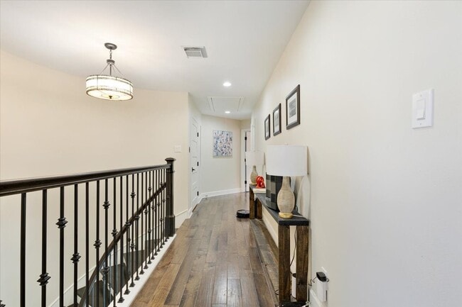 Building Photo - 201 Vanderpool Ln