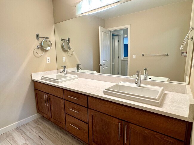 Building Photo - Stunning Bainbridge Island 4 bedroom home....available now!