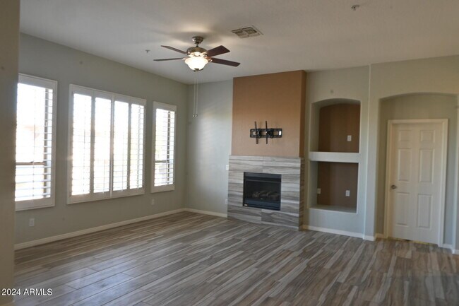 Building Photo - 16420 N Thompson Peak Pkwy