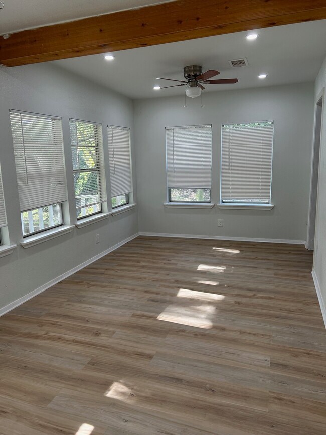 Building Photo - 327 Bayou Rd