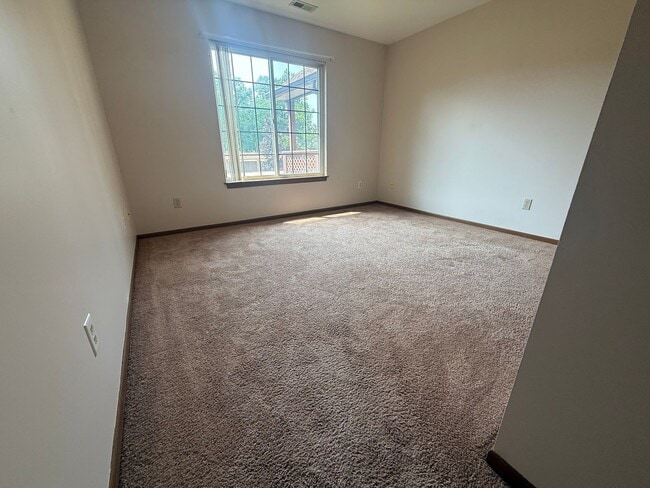 Building Photo - 2-Bedrom Condo Apartment in Broadview Hts!!