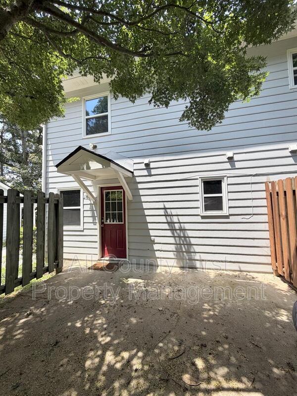 Building Photo - 734 S Candler St