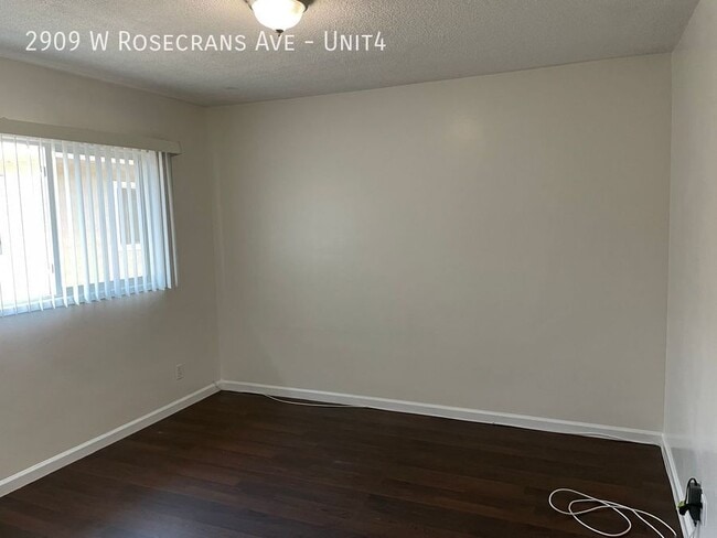 Building Photo - 2909 W Rosecrans Ave