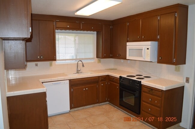 Building Photo - 4504 E Monte Vista Ave