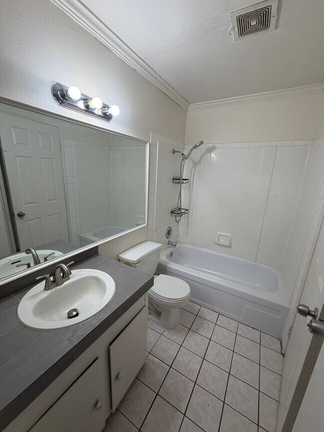 Building Photo - AMERICANA Property Mgmt - Remodeled 2 Beds Townhouse near Downtown South