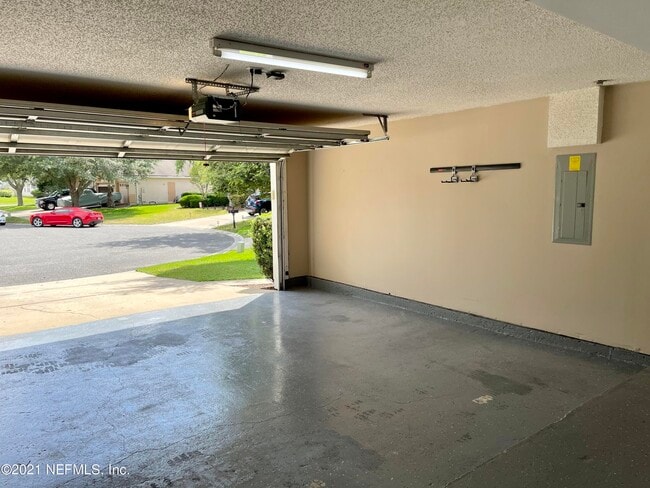 Building Photo - 400 Bayridge Ct