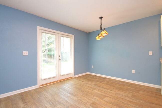 Building Photo - Spacious 5-Bedroom Home Near NAS with Move...