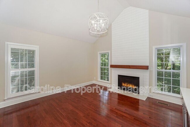 Building Photo - 181 Streamside Pl