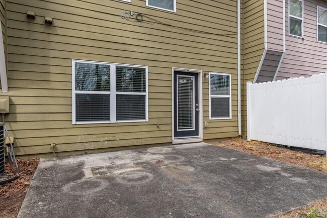 Building Photo - 493 Providence Run Way SE