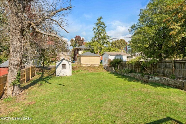 Building Photo - 1319 Maple St