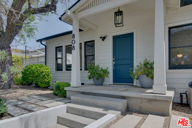 Building Photo - 808 Milwood Ave