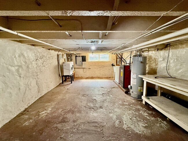 Building Photo - 2416 S Juniper St