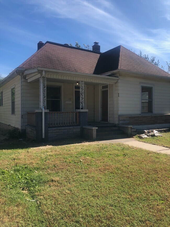 Building Photo - 1630 N Clay Ave