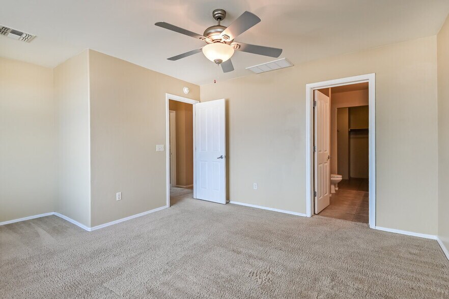 Building Photo - 816 W Calle Ormino